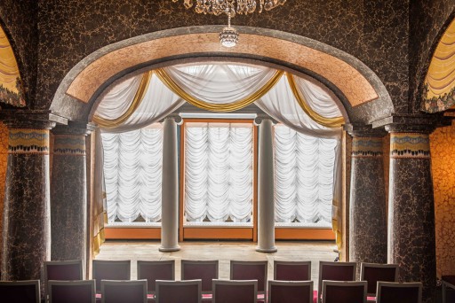 Blick auf die Bühne des Liebhabertheaters